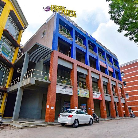 Fabhotel Symphony Grand Ahmedabad Exterior foto
