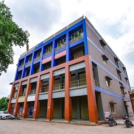 Fabhotel Symphony Grand Ahmedabad Exterior foto