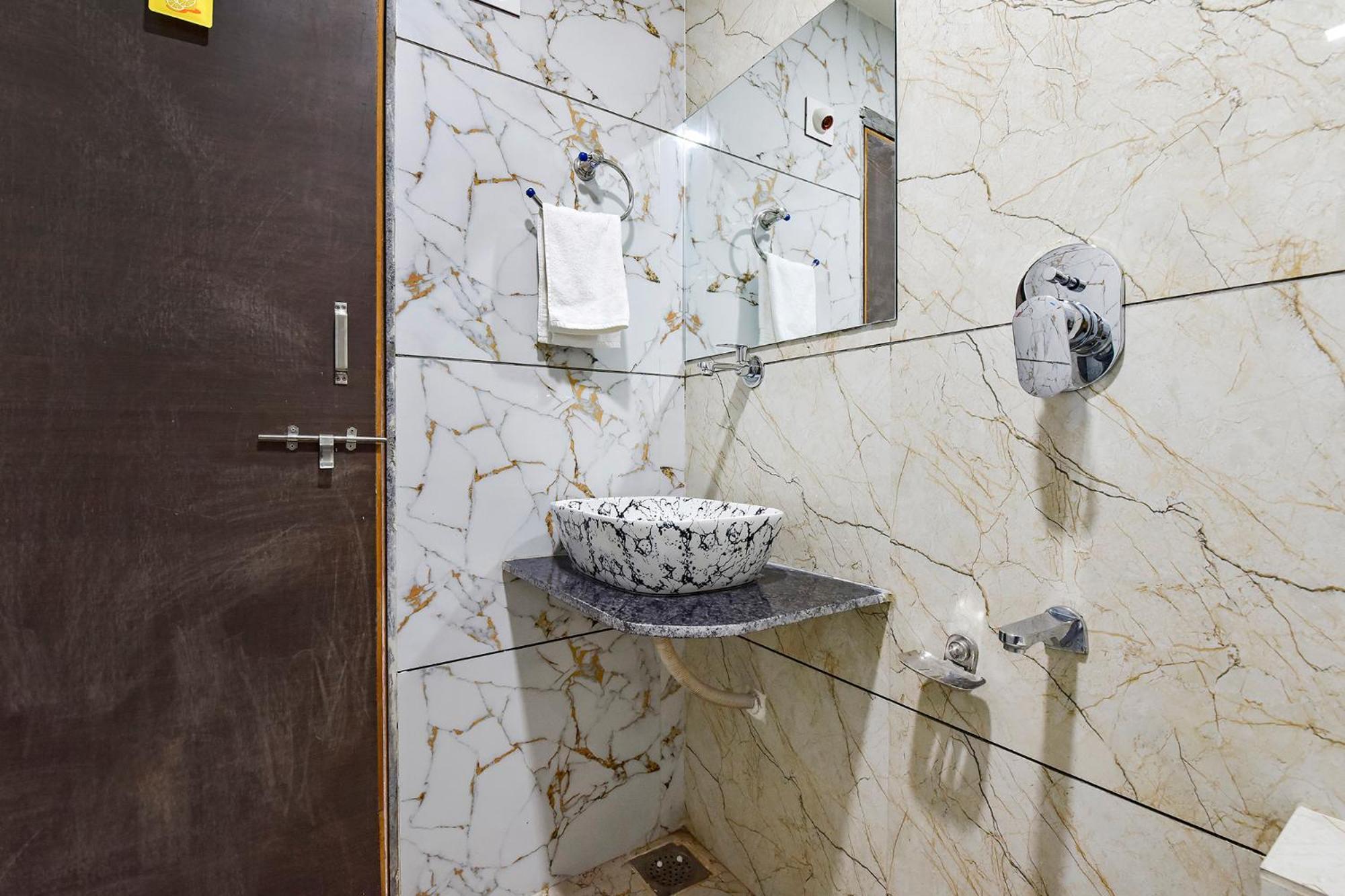 Fabhotel Symphony Grand Ahmedabad Exterior foto